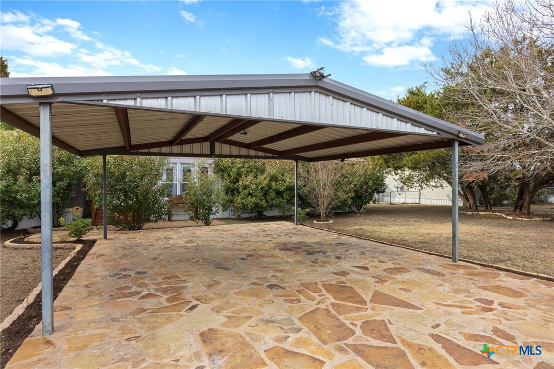 11200 Ridgewood Drive