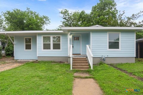 Photo of 1412 E Avenue D, Temple, TX 76501 (MLS # 612227)
