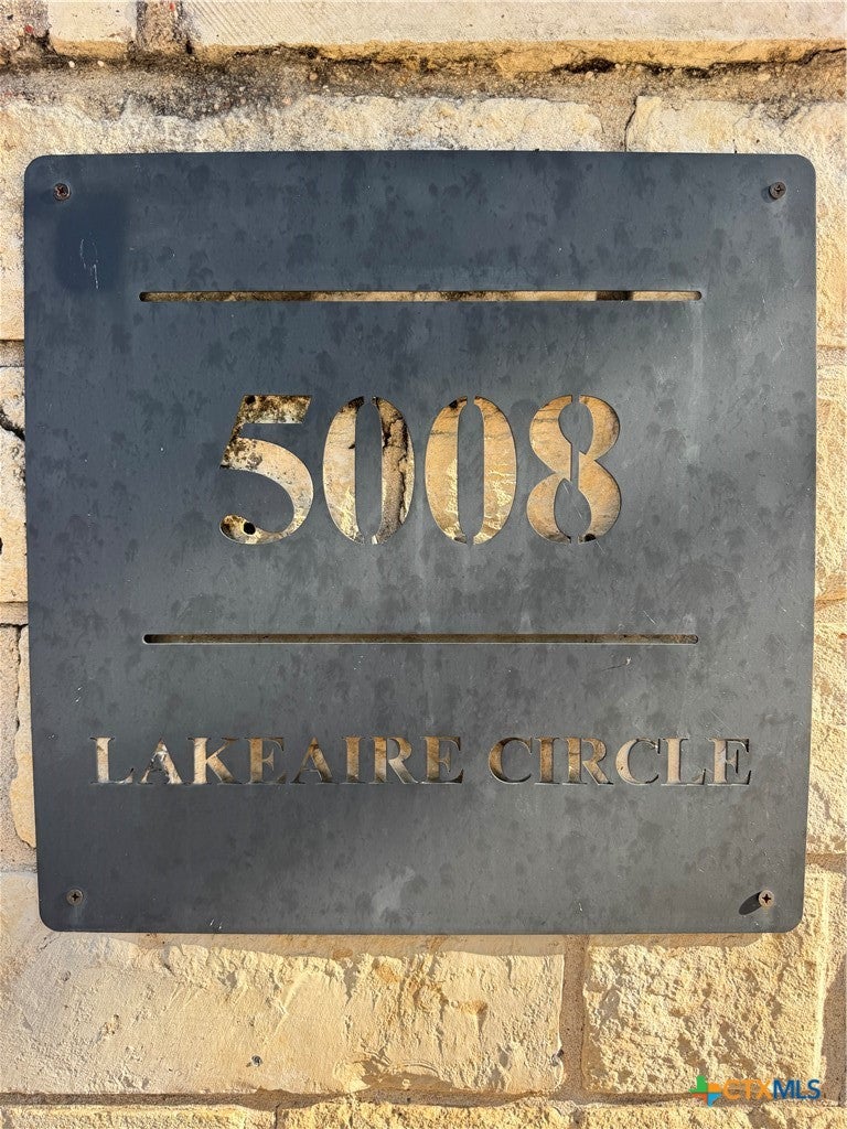 5008 Lakeaire Circle
