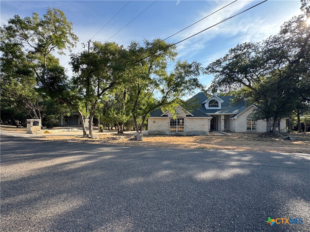 5008 Lakeaire Circle