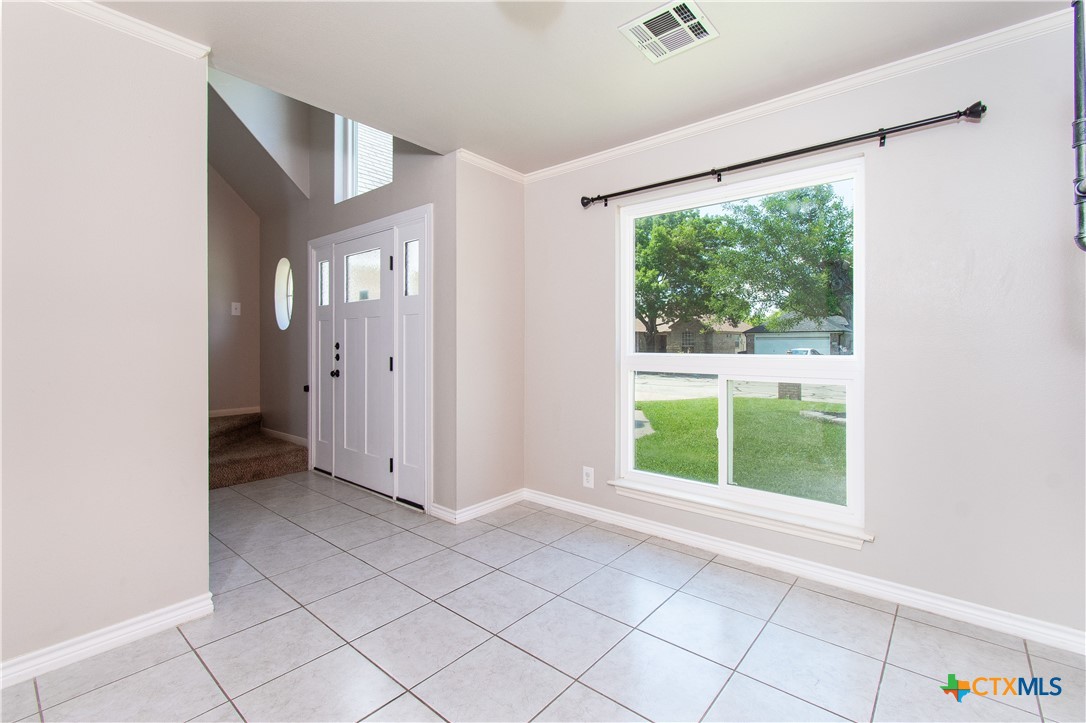 2318 Stratford Drive