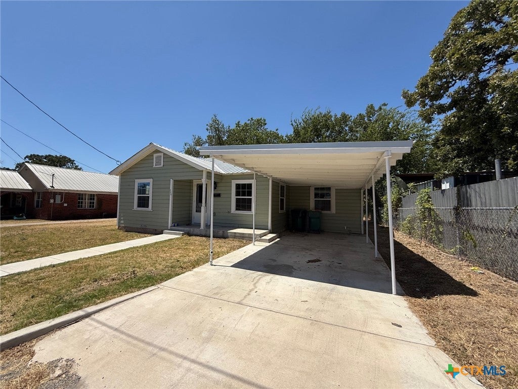 Photo of 111 N 16th Street, Gatesville, TX 76528 (MLS # 623015)