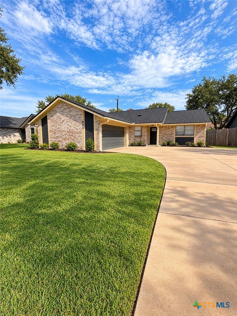 Photo of 903 Taos Dr DR, Victoria, TX 77904 (MLS # 628254)