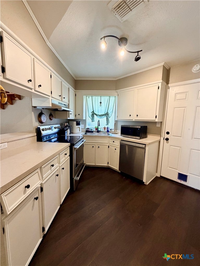 903 Taos Dr