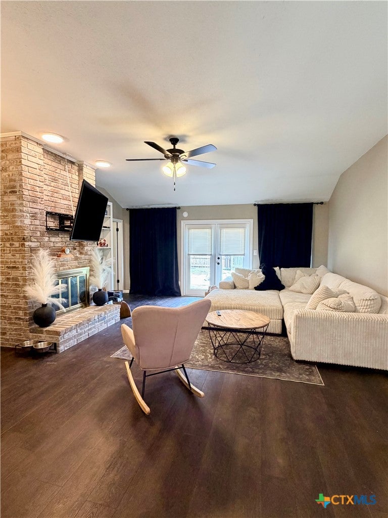 903 Taos Dr