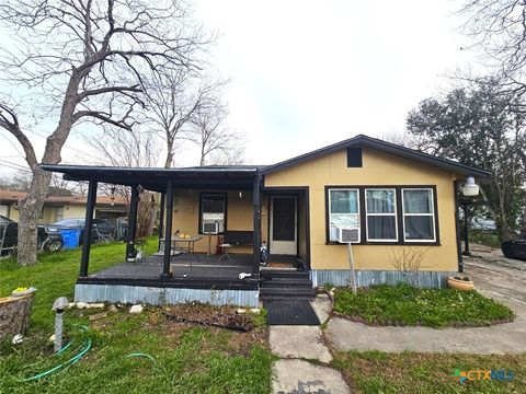 Photo of 811 E New Braunfels Street, Seguin, TX 78155 (MLS # 603598)