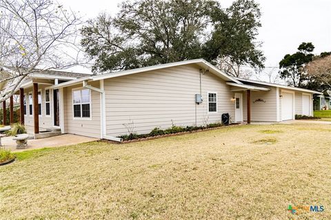 A home in Shiner