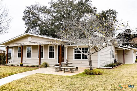 A home in Shiner