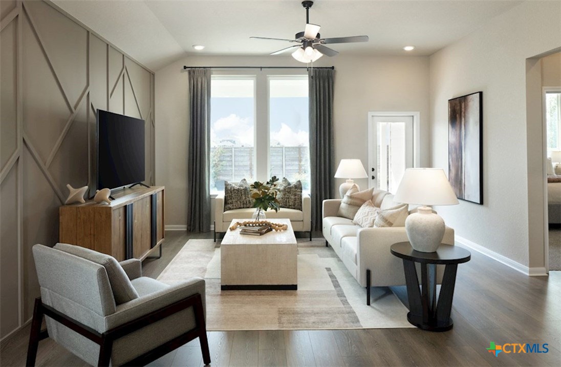 1615 Bartlett Square