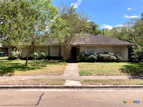 Photo of 815 Briarwood Street, Victoria, TX 77904 (MLS # 626060)
