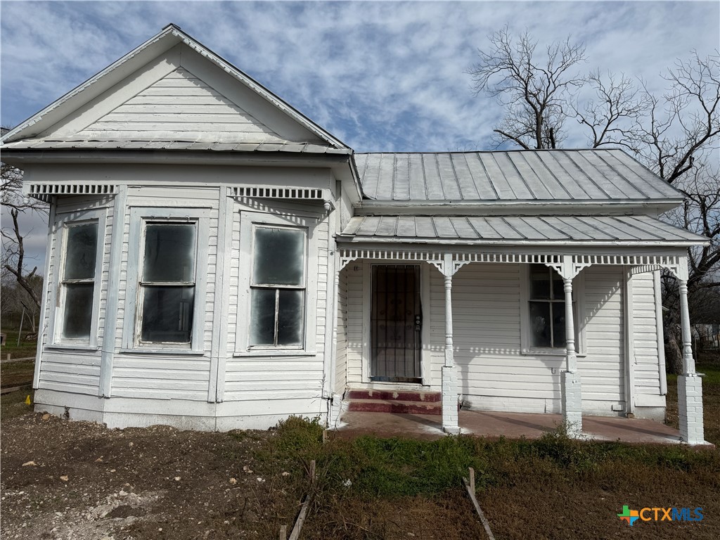 Photo 1 of 14 — 316 W Seideman Street, Seguin, TX 78155
