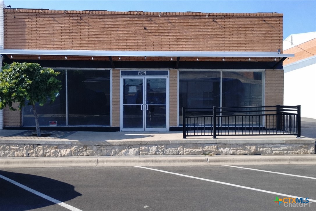 Photo 1 of 10 — 207 E Avenue C, Killeen, TX 76541