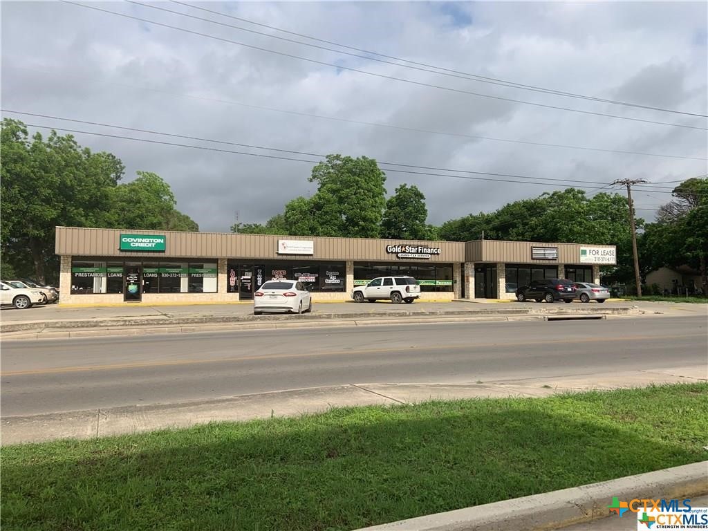 Photo 1 of 13 — 412 N King Street, Seguin, TX 78155