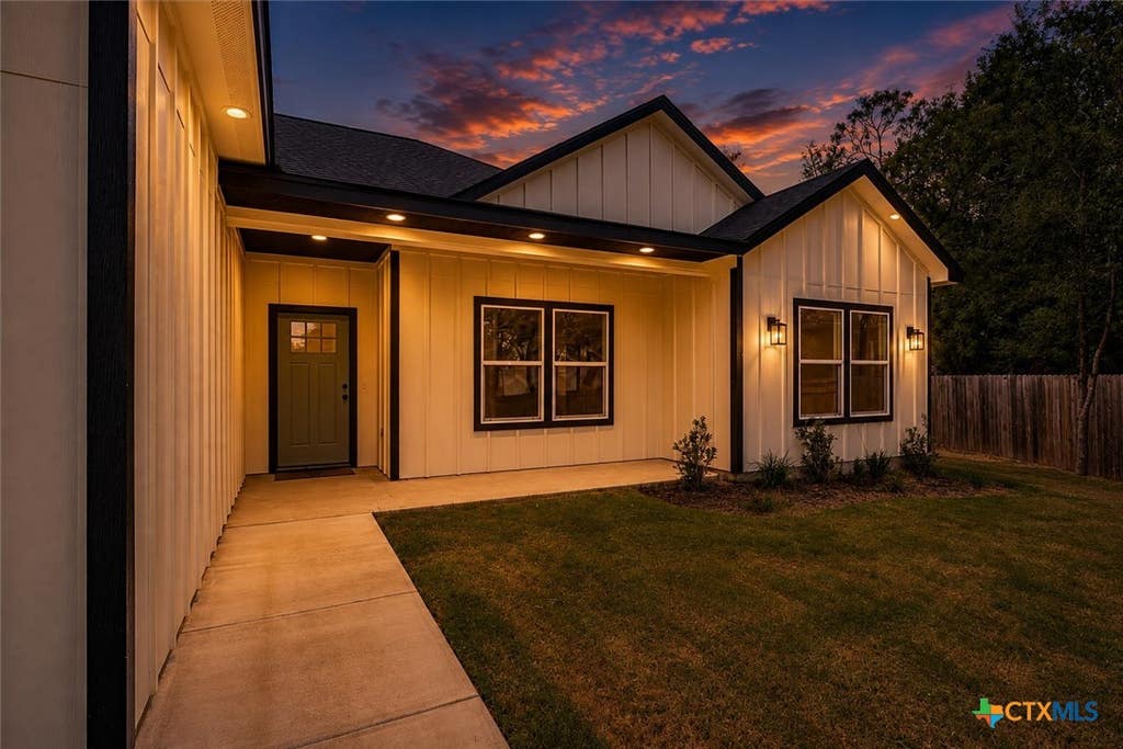 Photo of 108 Keahi Court, Bastrop, TX 78602 (MLS # 622519)