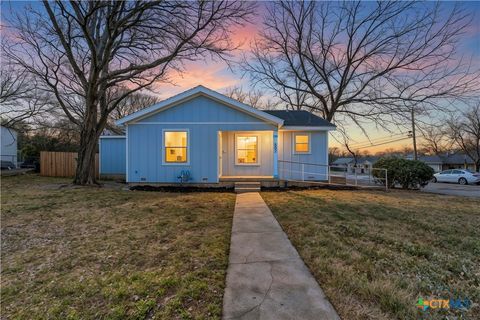 Photo of 502 Duncan Avenue, Killeen, TX 76541 (MLS # 604415)