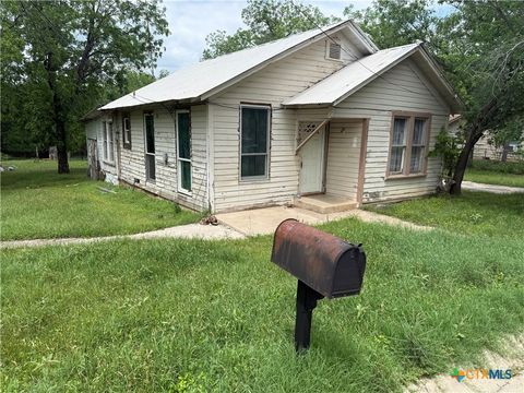 Photo of 805 W Avenue C, Lampasas, TX 76550 (MLS # 611199)
