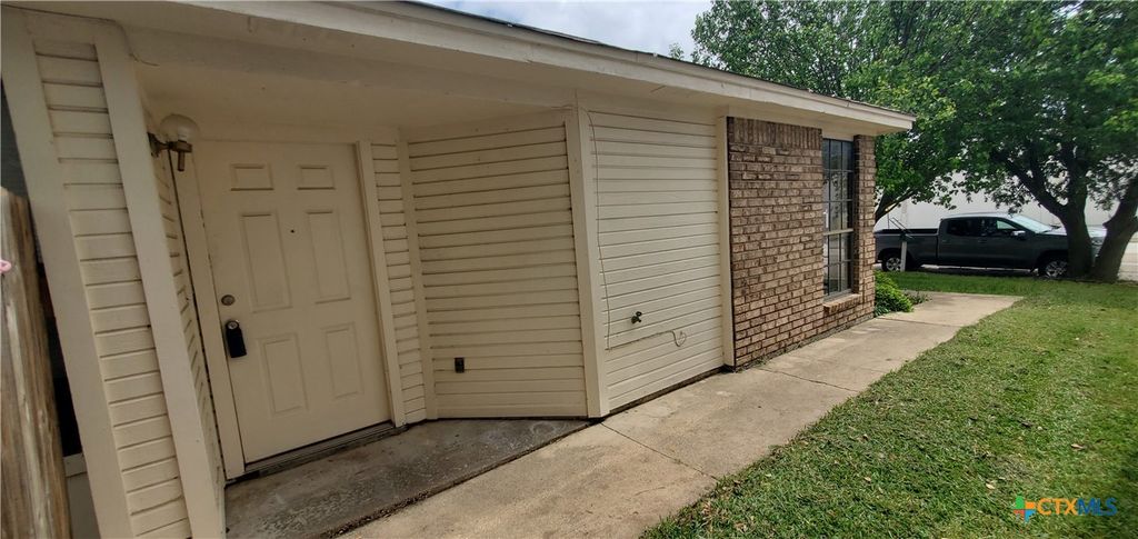 Photo of 2418 Skyline Drive, Temple, TX 76504 (MLS # 610570)