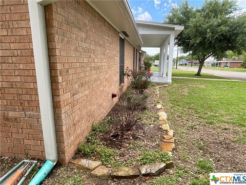 A home in Hallettsville