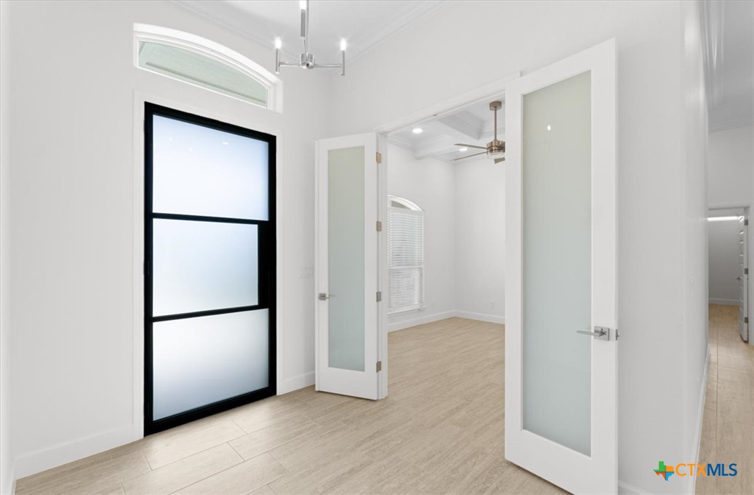 112 Vista De Luna Lane