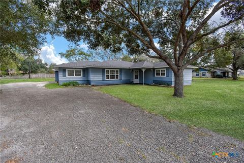 A home in El Campo