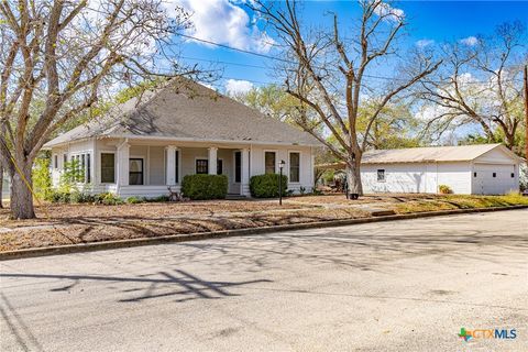 1306 N Avenue G Shiner TX 77984