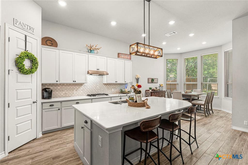 Photo of 1551 Balcones Fault, New Braunfels, TX 78132 (MLS # 617089)
