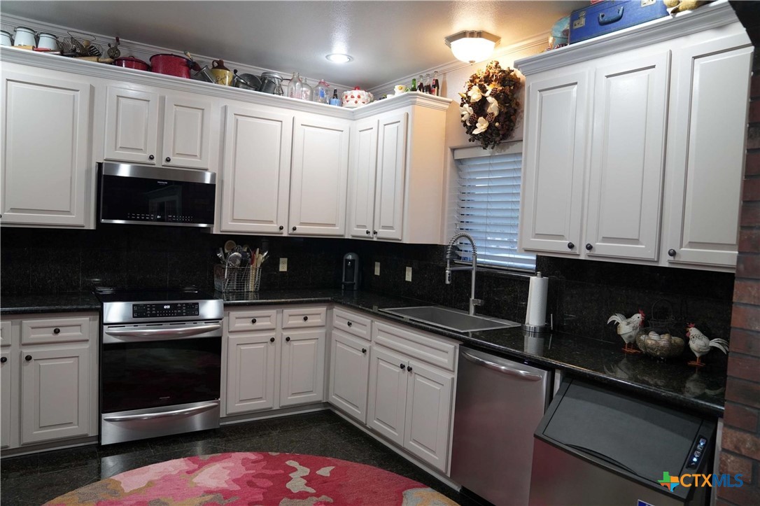 Sheridan, Texas, 77475, United States, 8 Bedrooms Bedrooms, ,5 BathroomsBathrooms,Residential,Active,1960171
