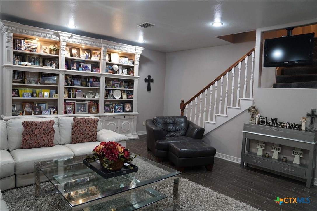 Sheridan, Texas, 77475, United States, 8 Bedrooms Bedrooms, ,5 BathroomsBathrooms,Residential,Active,1960171