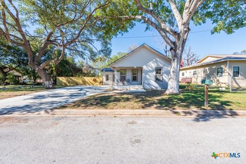 A home in Luling