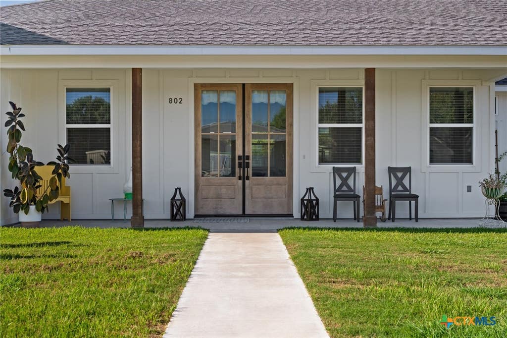 Photo of 802 Celestial Lane, Edna, TX 77957 (MLS # 623192)