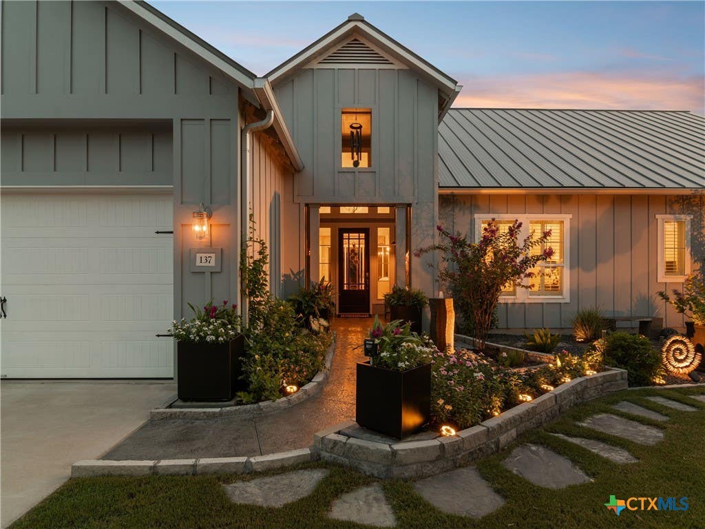 Photo of 137 Sowing Oak Drive, San Marcos, TX 78666 (MLS # 621722)