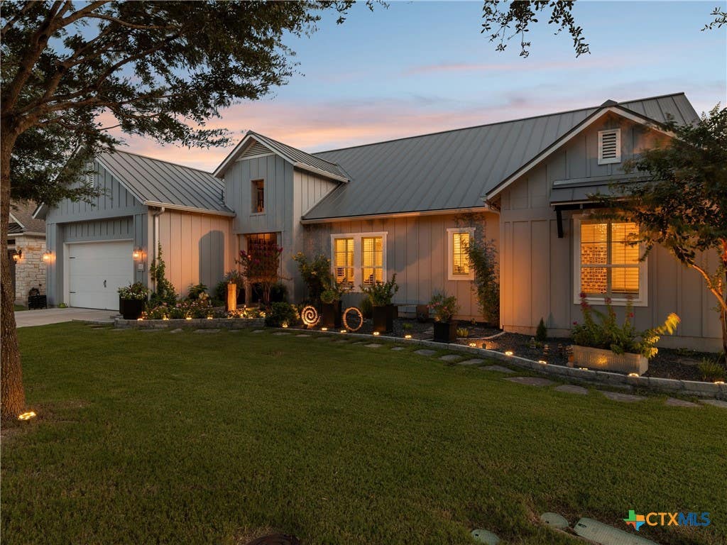 Photo of 137 Sowing Oak Drive, San Marcos, TX 78666 (MLS # 621722)