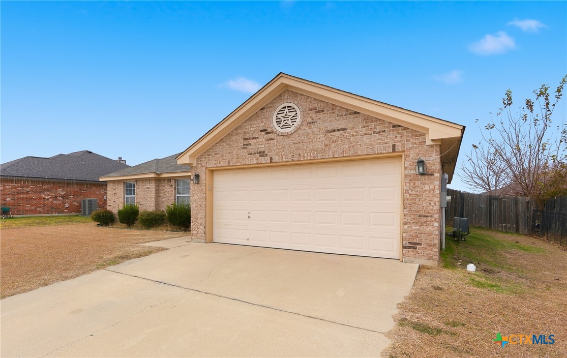 2907 Hydrangea Avenue