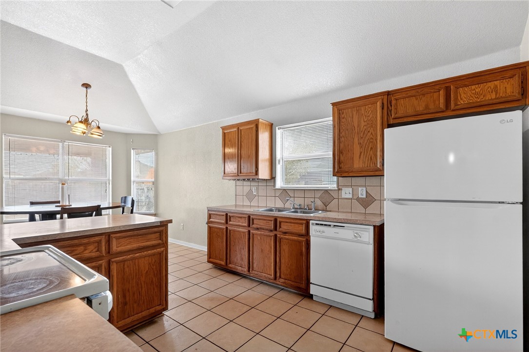 2907 Hydrangea Avenue