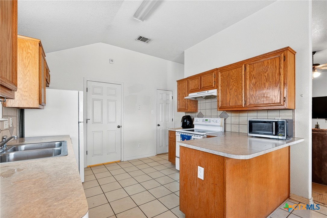 2907 Hydrangea Avenue