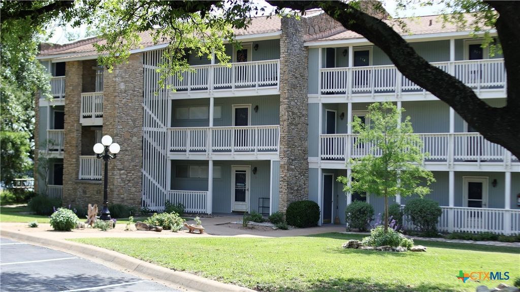 Photo of 303 Cliffhouse Drive, Belton, TX 76513 (MLS # 610841)