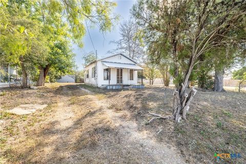 936 Water Street Gonzales TX 78629