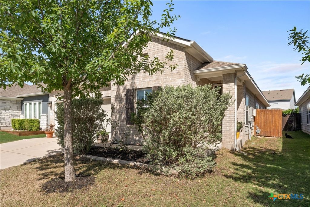 Photo of 348 Lacey Oak Loop, San Marcos, TX 78666 (MLS # 610421)