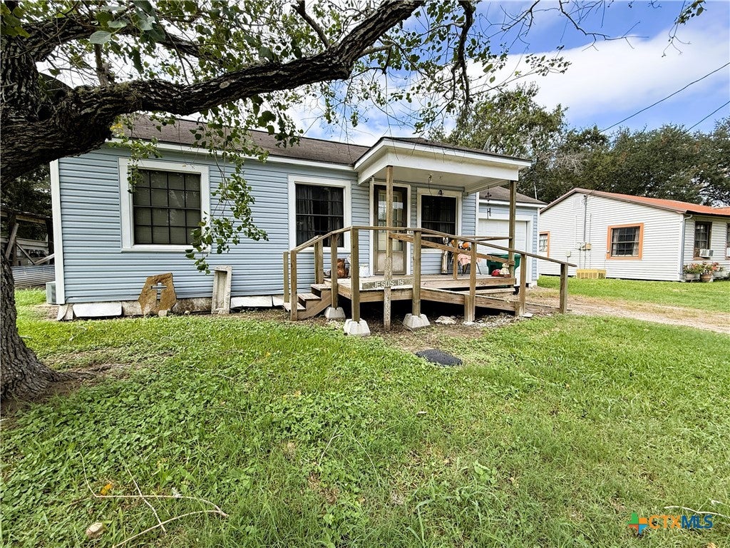 Photo of 608 Hackberry, Ganado, TX 77967 (MLS # 627967)