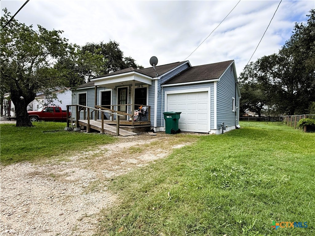Photo of 608 Hackberry, Ganado, TX 77967 (MLS # 627967)