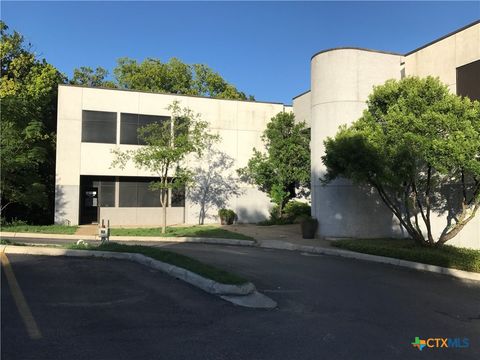 805 E Court Street Seguin TX 78155