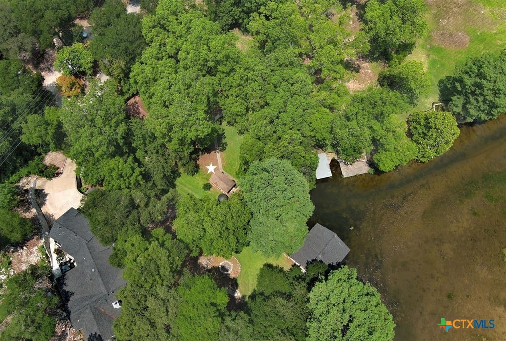Photo of 4703 Laguna Ln Ln, Austin, TX 78746 (MLS # 585313)