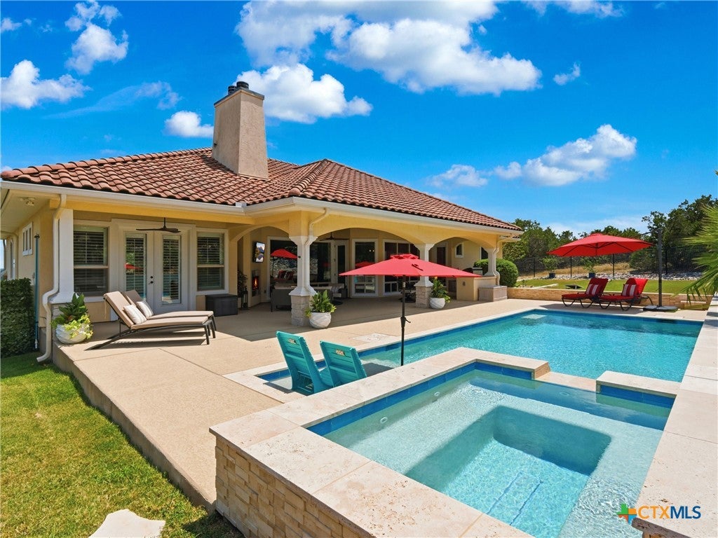 Photo of 324 Valley Lodge, New Braunfels, TX 78132 (MLS # 621967)