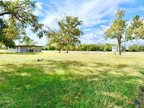 103 S Pumphrey Street Edna TX 77957