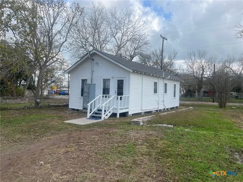 Photo of 327 W Main Street, Port Lavaca, TX 77979 (MLS # 601938)