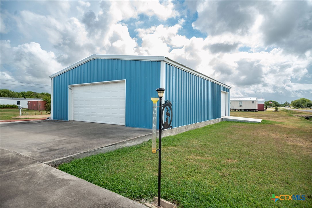 1112 W Dallas Avenue