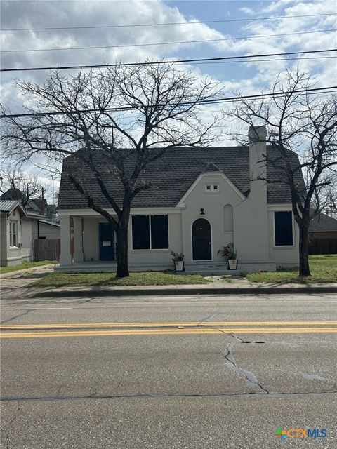 Photo of 1008 E Main Street, Gatesville, TX 76528 (MLS # 606354)