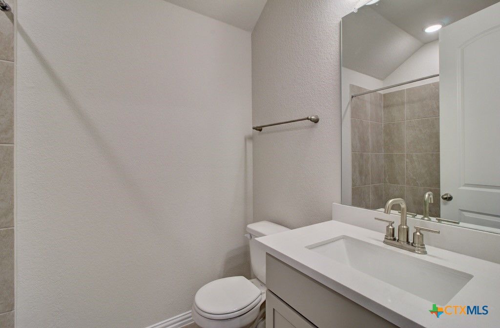 Photo of 927 Creek Bed Drive, New Braunfels, TX 78130 (MLS # 610927)