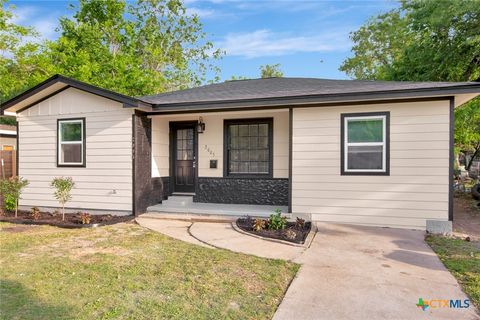 Photo of 2005 Navidad Street, Victoria, TX 77901 (MLS # 612365)