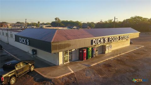 1302 E Crestwood Drive Victoria TX 77901